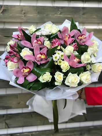 Букет цветов из: Розы и Хризантемы в Панкрушихе