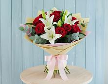 Букет цветов из:  Лилии и Розы в Панкрушихе