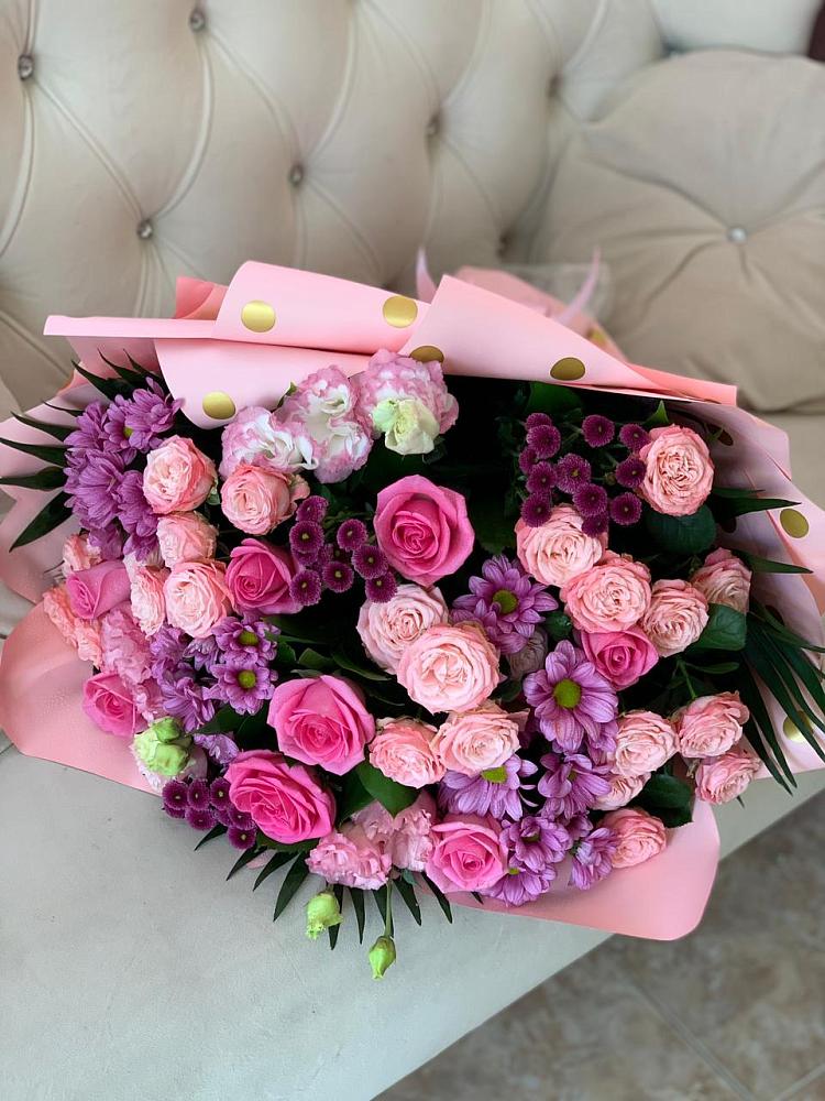 Букет цветов из: Хризантемы, Розы и Лизиантусы в Панкрушихе