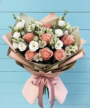 Букет цветов из:  Розы, Альстромерии и Лизиантусы в Панкрушихе
