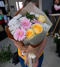 Букет цветов из:  Герберы, Розы и Хризантемы в Панкрушихе