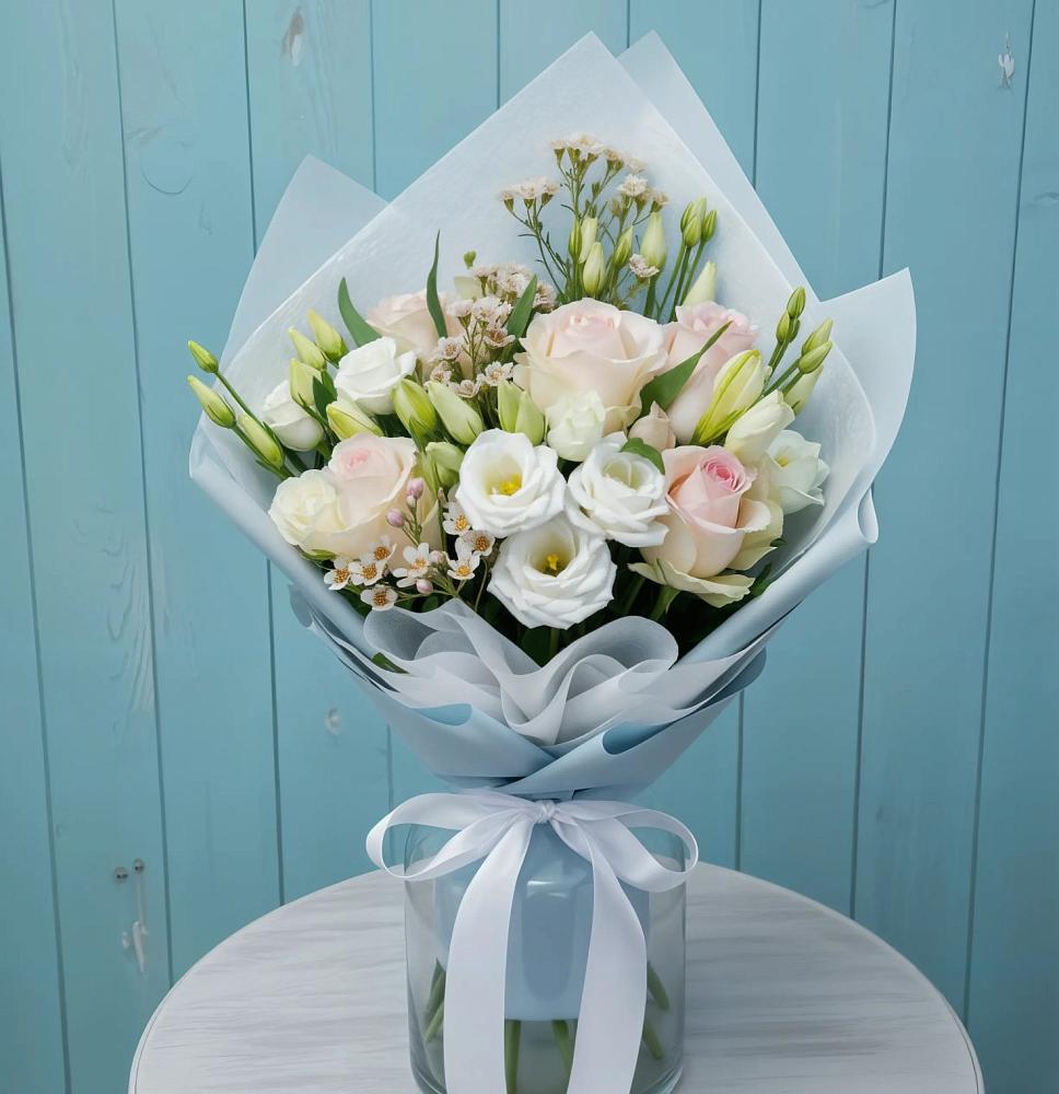 Букет цветов из: Розы и Лизиантусы в Панкрушихе