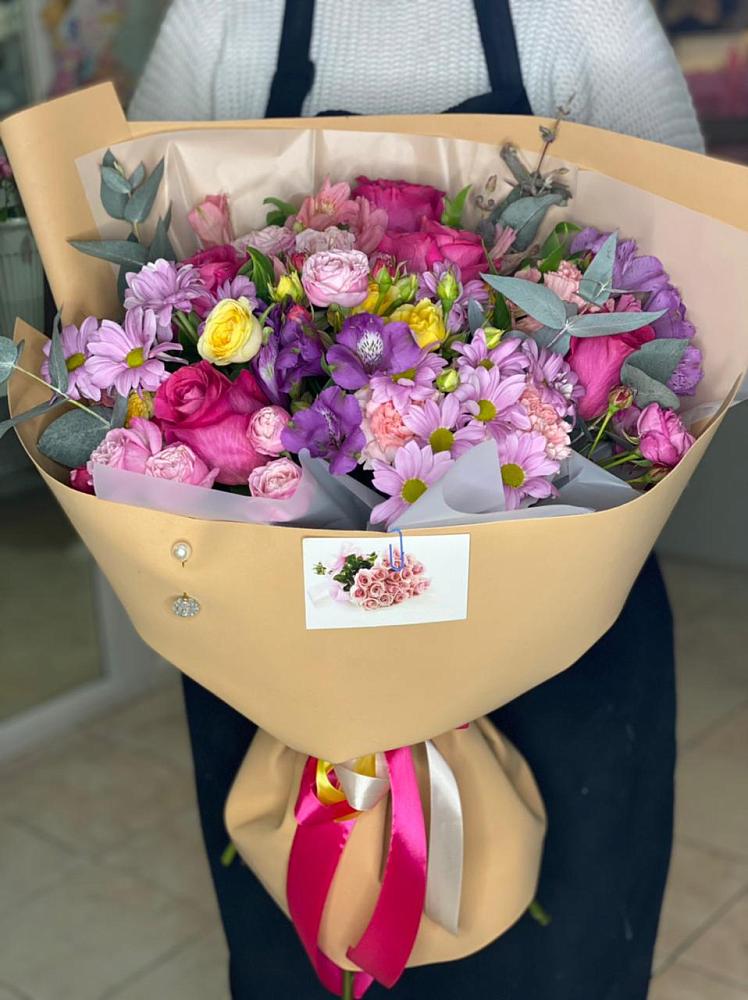 Букет цветов из: Хризантемы, Гвоздики и Альстромерии в Панкрушихе