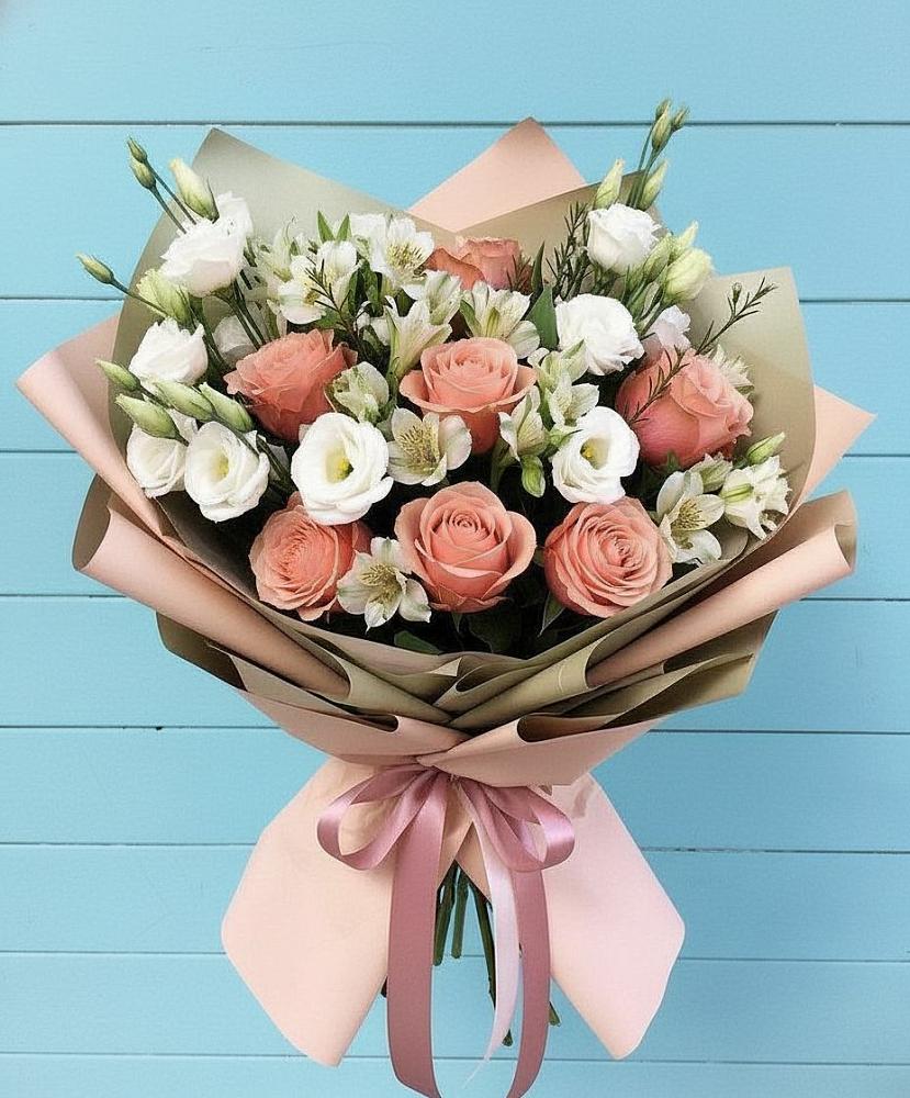 Букет цветов из: Розы, Альстромерии и Лизиантусы в Панкрушихе