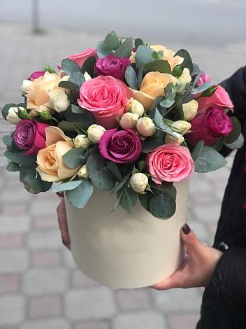 Цветочная композиция из Розы в шляпной коробке в Панкрушихе