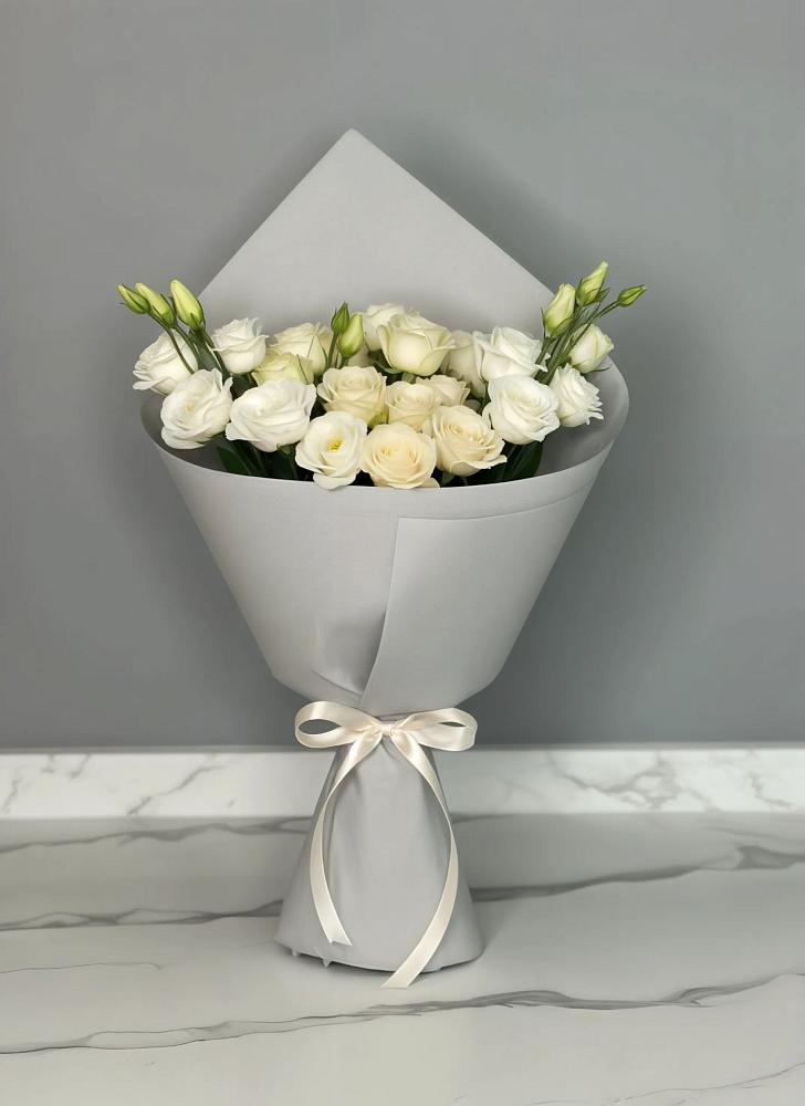 Букет цветов из: Розы и Лизиантусы в Панкрушихе