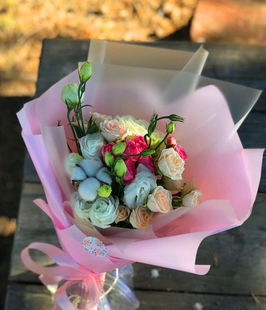 Букет цветов из: Розы и Лизиантусы в Панкрушихе