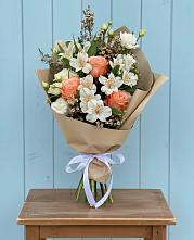 Букет цветов из:  Альстромерии, Лизиантусы, Розы и Хризантемы в Панкрушихе