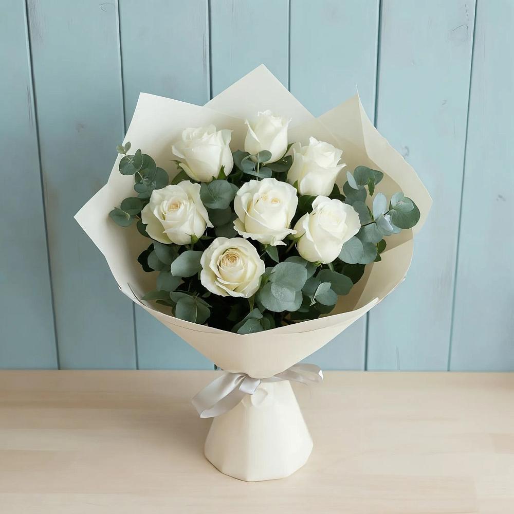 Букет Белые розы в Эвкалипте в Панкрушихе