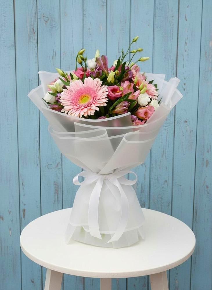 Букет цветов из: Герберы, Альстромерии и Лизиантусы в Панкрушихе