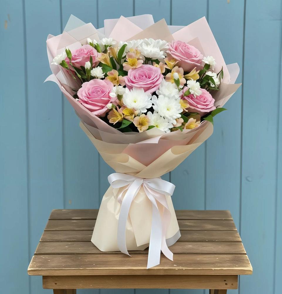 Букет цветов из: Гвоздики, Орхидеи и Розы в Панкрушихе