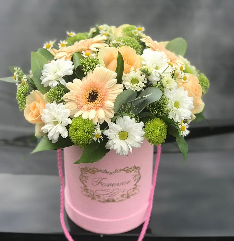 Цветочная композиция из Розы, Герберы и Хризантемы в шляпной коробке в Панкрушихе