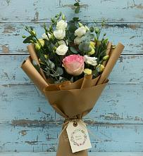 Букет цветов из:  Розы и Лизиантусы в Панкрушихе