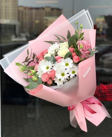 Букет цветов из: Розы, Лизиантусы и Хризантемы в Панкрушихе
