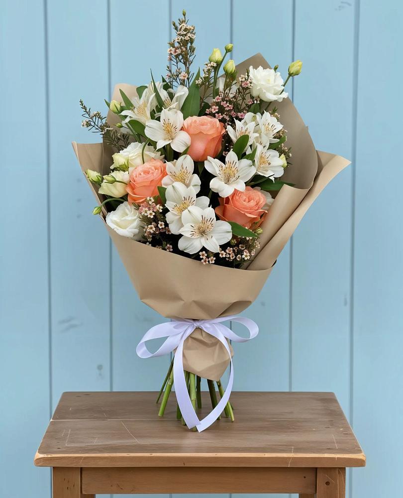 Букет цветов из: Альстромерии, Лизиантусы, Розы и Хризантемы в Панкрушихе