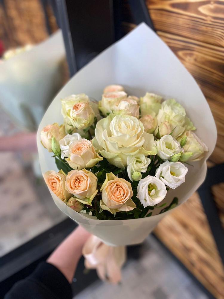 Букет цветов из: Розы и Лизиантусы в Панкрушихе